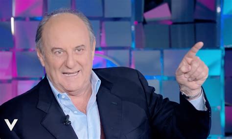 Chi è Gerry Scotti: età e carriera .